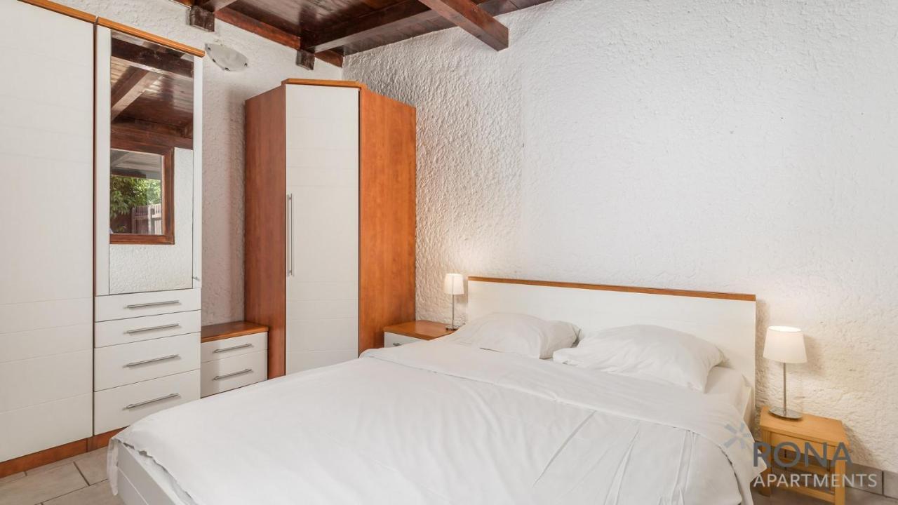 Rona Holiday Home Ana Пореч Екстериор снимка