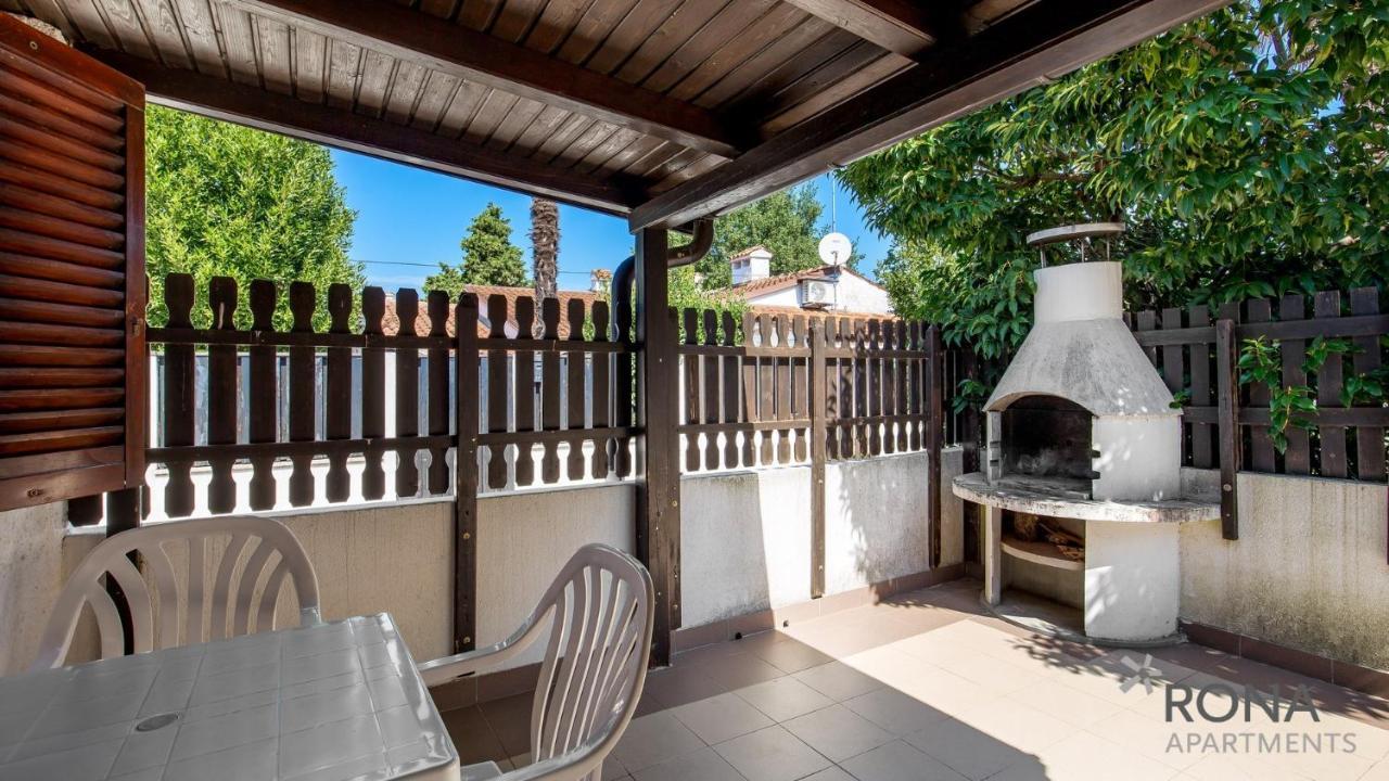 Rona Holiday Home Ana Пореч Екстериор снимка