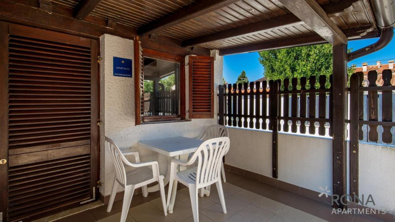 Rona Holiday Home Ana Пореч Екстериор снимка