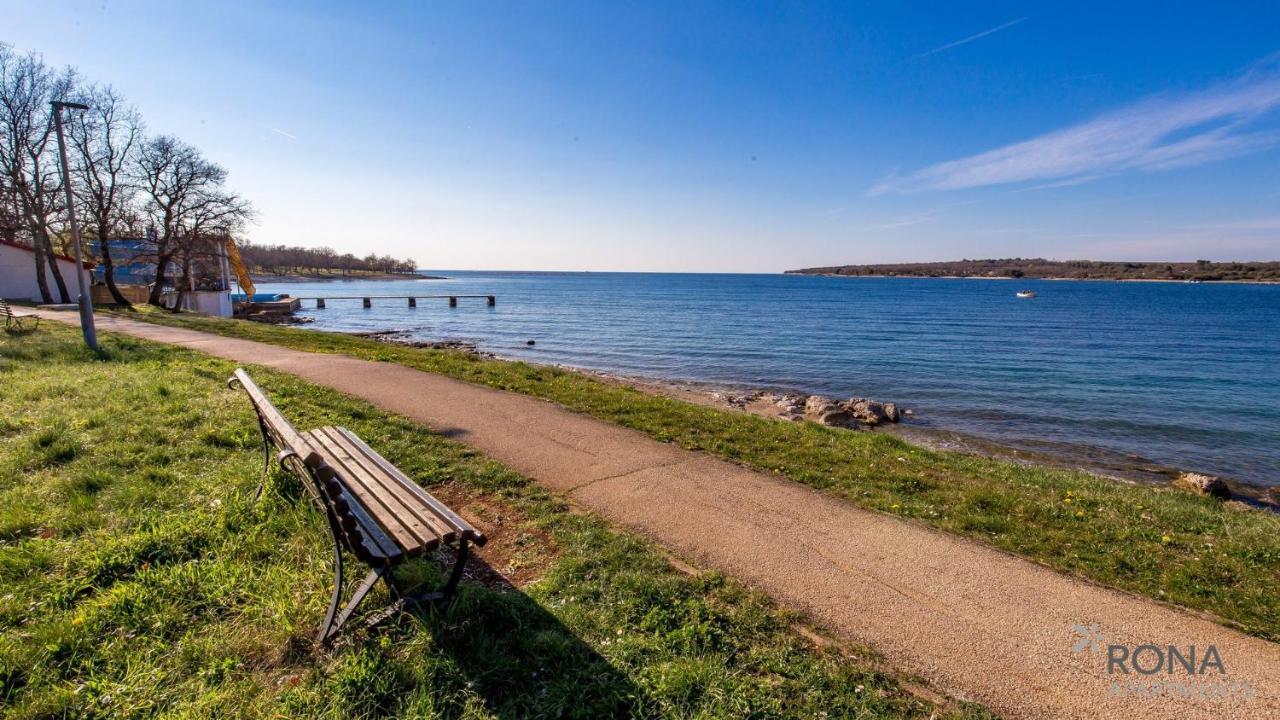 Rona Holiday Home Ana Пореч Екстериор снимка